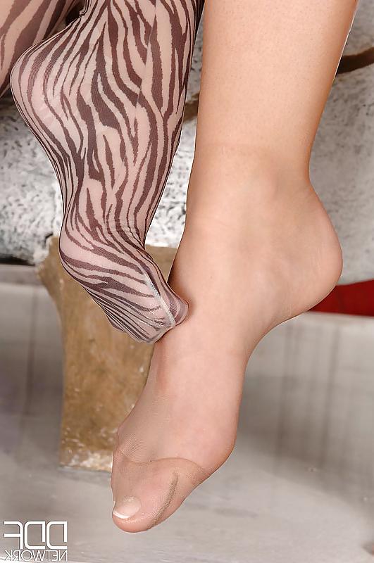 25P Nylon Feet 1