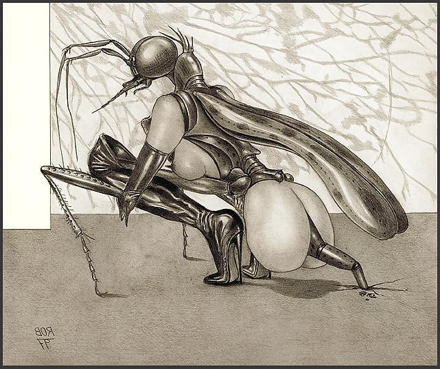 25P Bizarre B&W Latex Art
