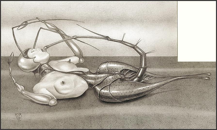 25P Bizarre B&W Latex Art