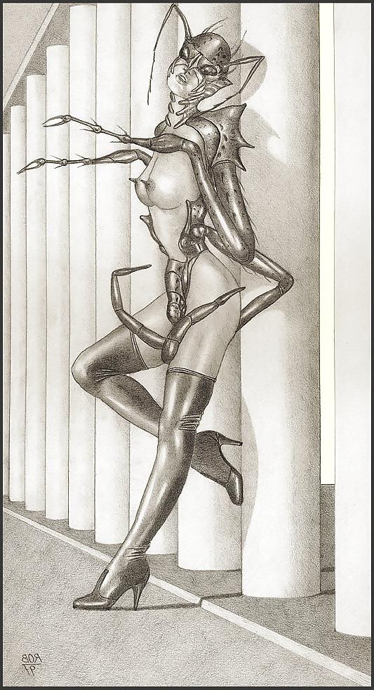 25P Bizarre B&W Latex Art
