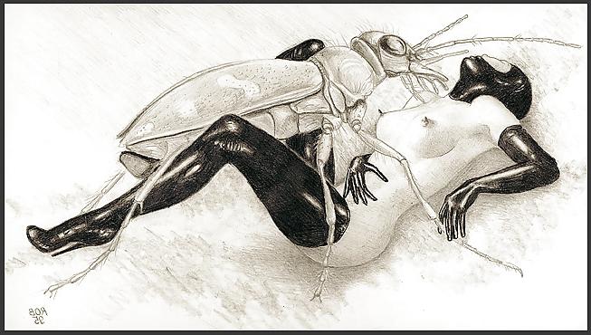25P Bizarre B&W Latex Art