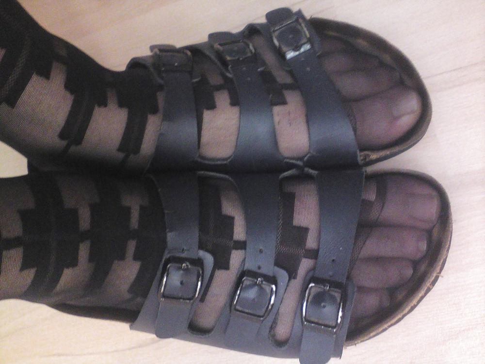 25P Birkenstock shoes n feet 9