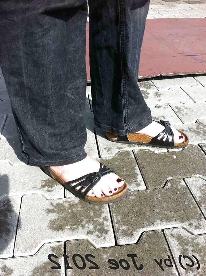 25P Birkenstock shoes n feet 9