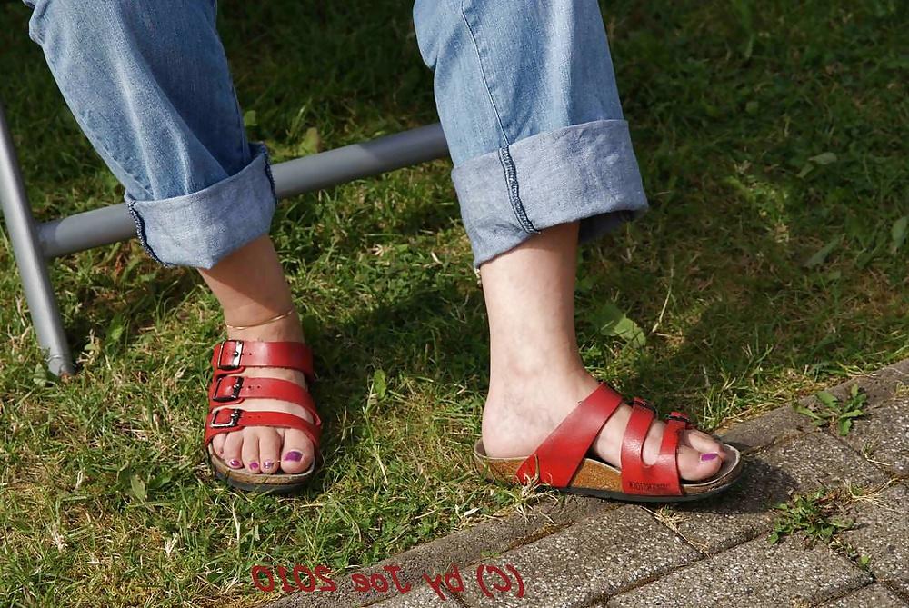 25P Birkenstock shoes n feet 9