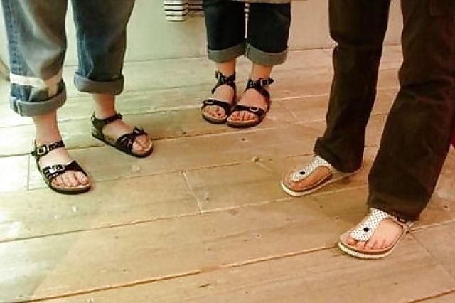25P Birkenstock shoes n feet 9