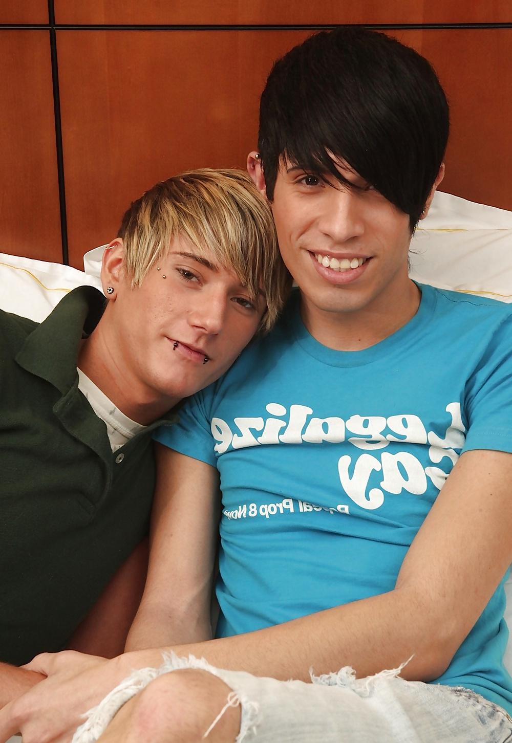 25P Emo,Gay,Horny And Super Cute