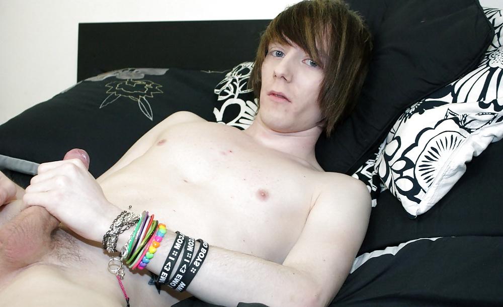 25P Emo,Gay,Horny And Super Cute