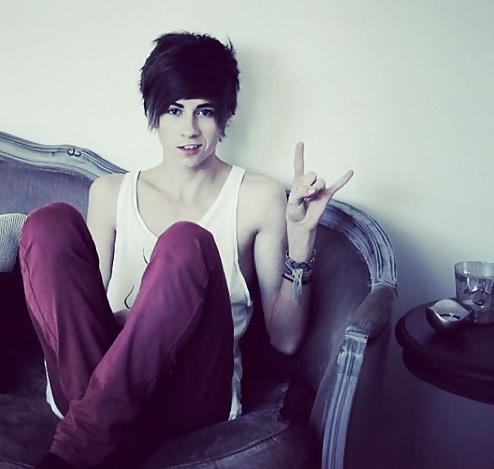 25P Emo,Gay,Horny And Super Cute