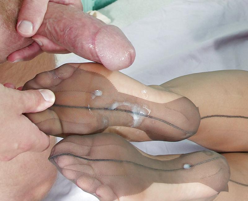 25P Ladies show pleasing feet in ffs