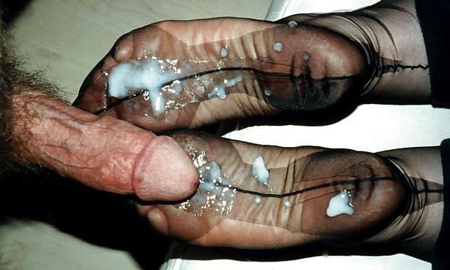 25P Ladies show pleasing feet in ffs