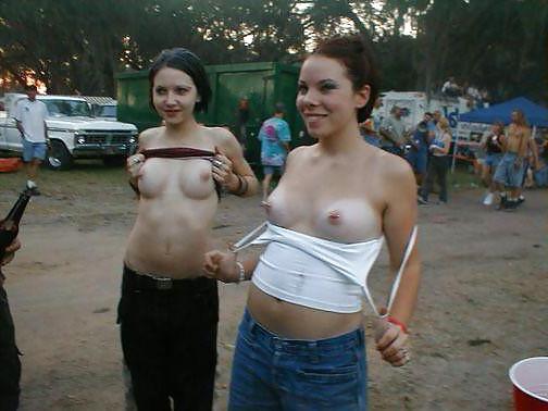 25P Pussy in public