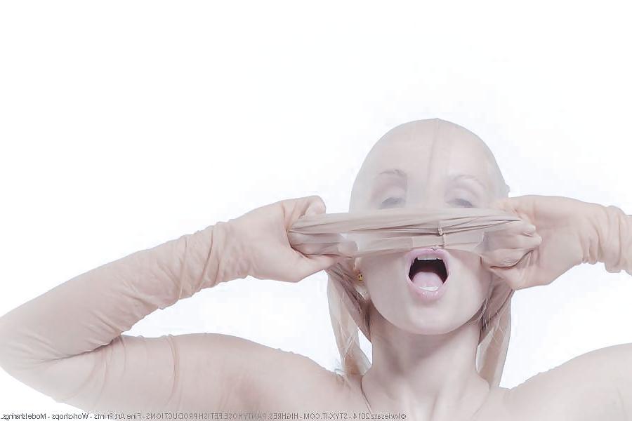 25P THE ART of PANTYHOSE ENCASEMENT