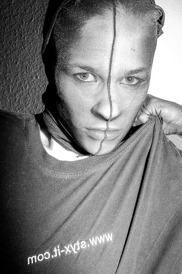 25P THE ART of PANTYHOSE ENCASEMENT