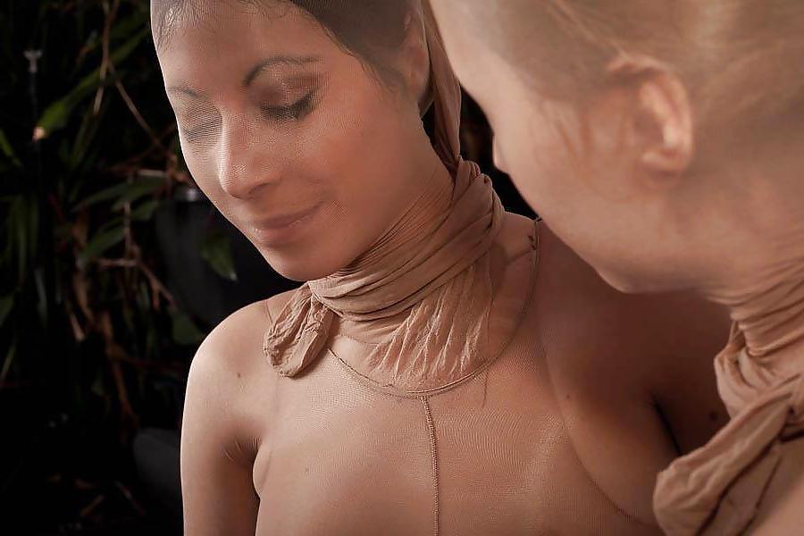 25P THE ART of PANTYHOSE ENCASEMENT