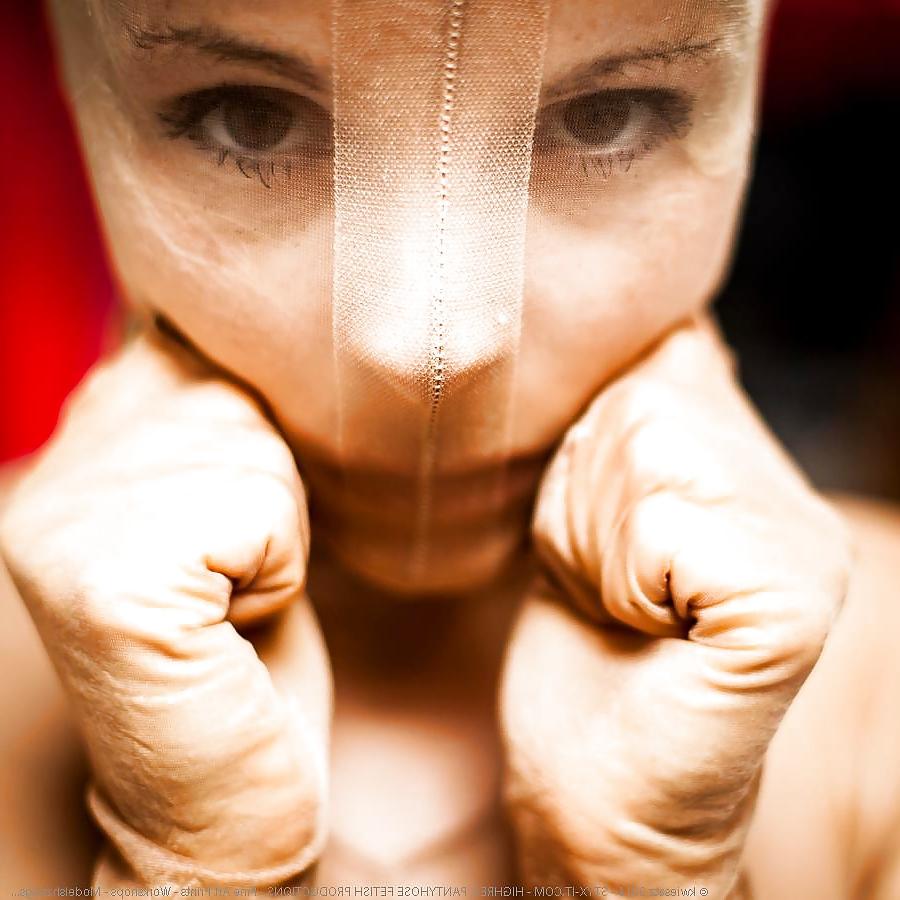 25P THE ART of PANTYHOSE ENCASEMENT
