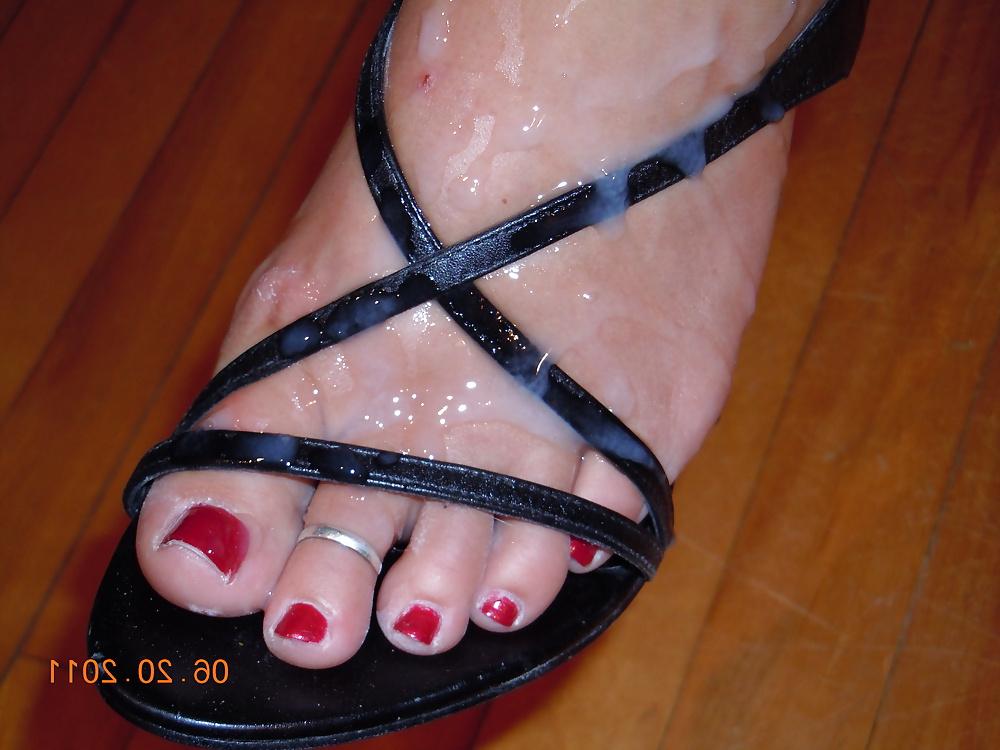 25P Massive cumshot on feet in strappy heels