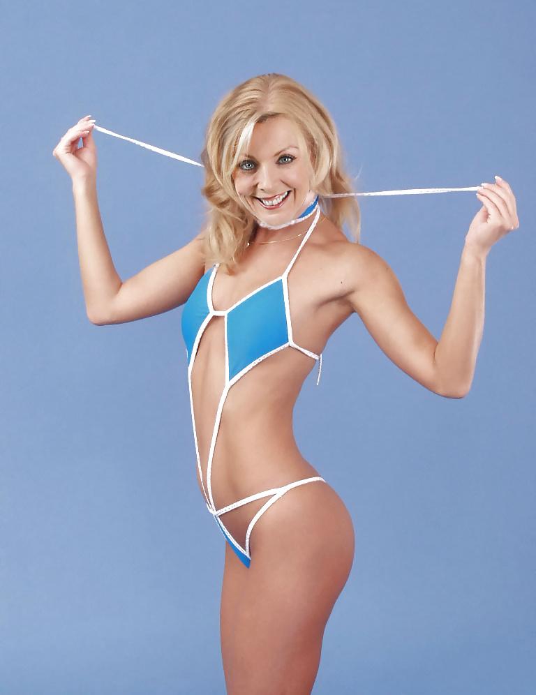 25P UK CELEB FAKE ANNE DAVIES 1 BBC TV NEWS READER PRESENTER