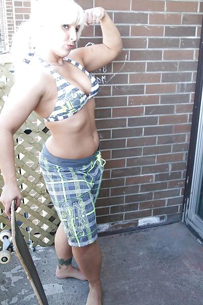 25P Wrestling Female 'L' (Non Nude)