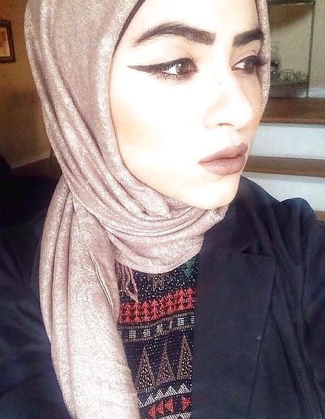 25P Hijabis-leave your nasty comments