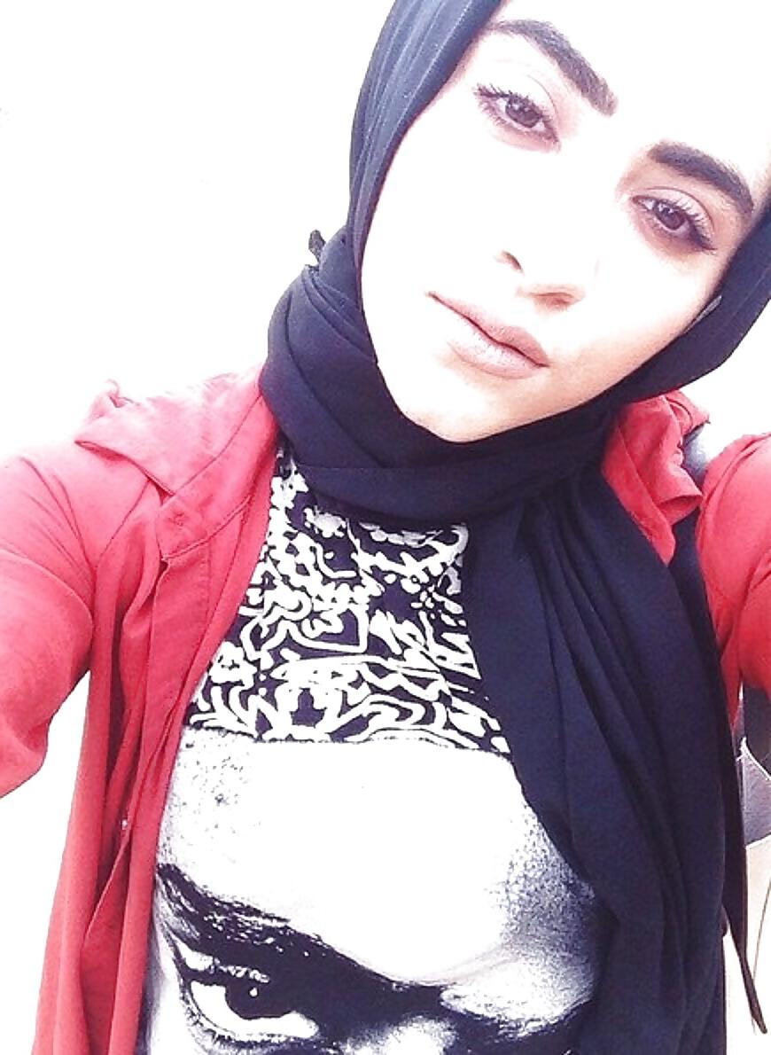 25P Hijabis-leave your nasty comments