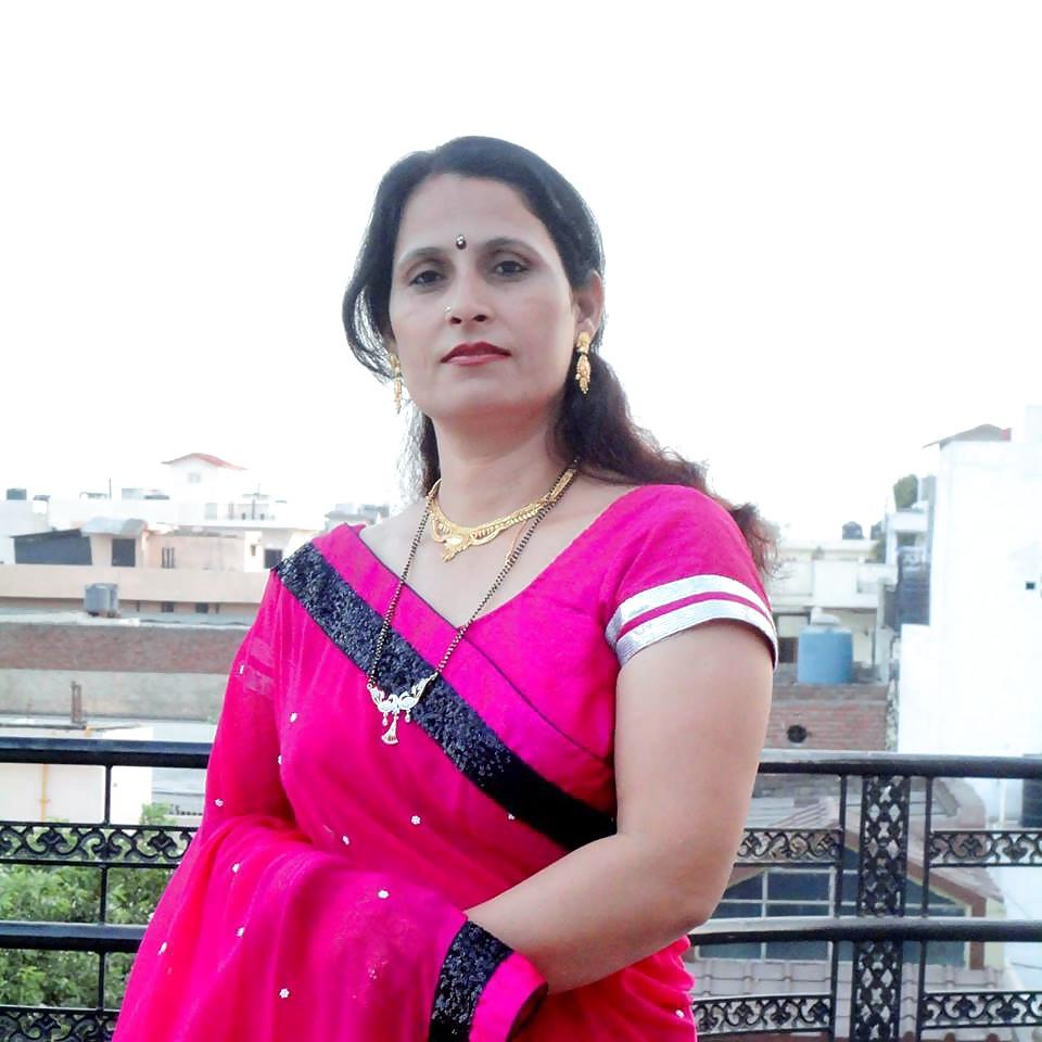 25P Sexy mature moms (from real life)