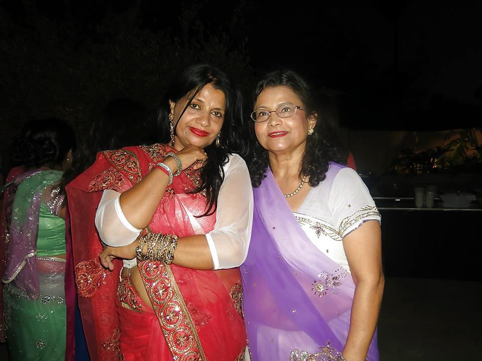 25P Sexy mature moms (from real life)