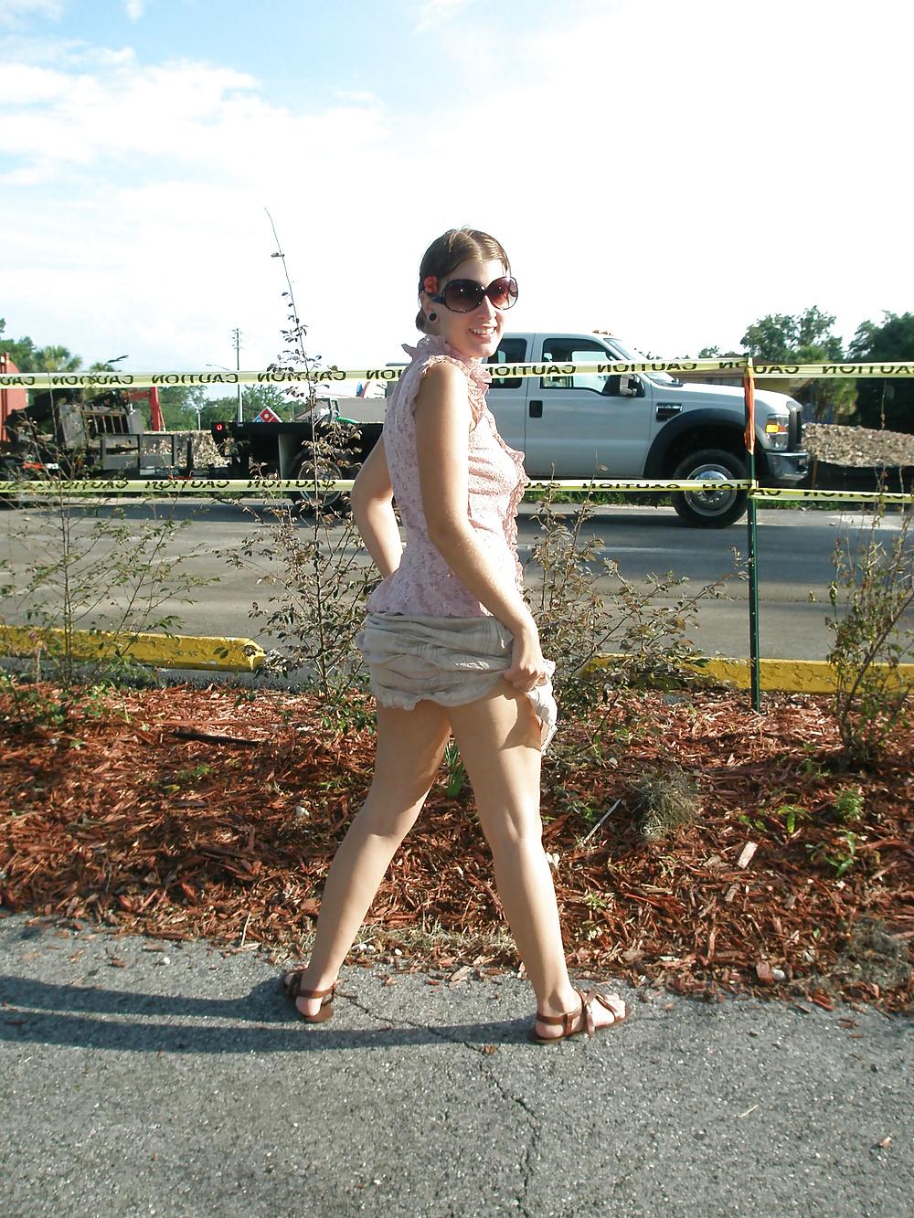 25P More Nude in Public Wife