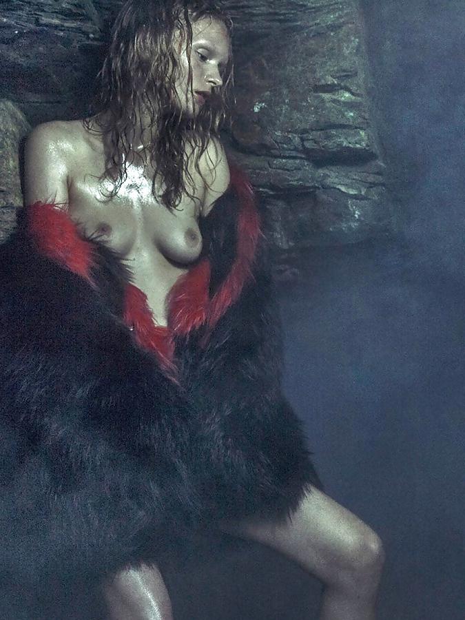 10P Anni Jurgenson Topless