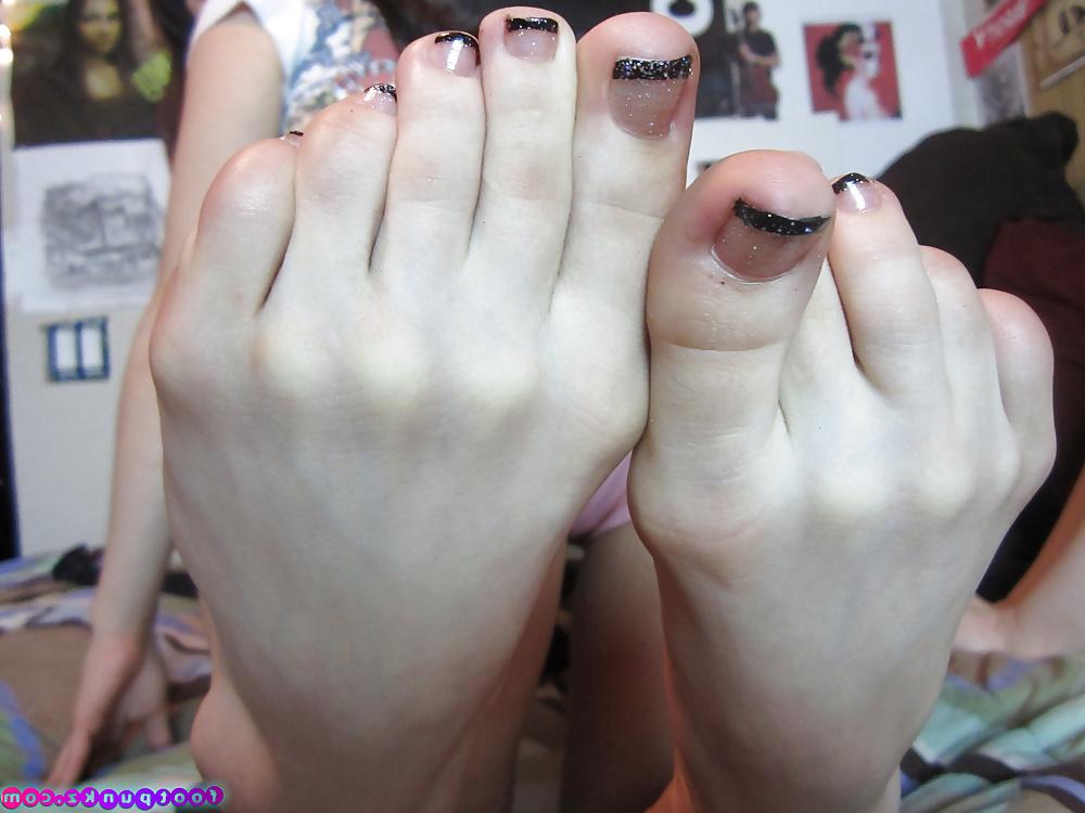 25P More Sexy Feet