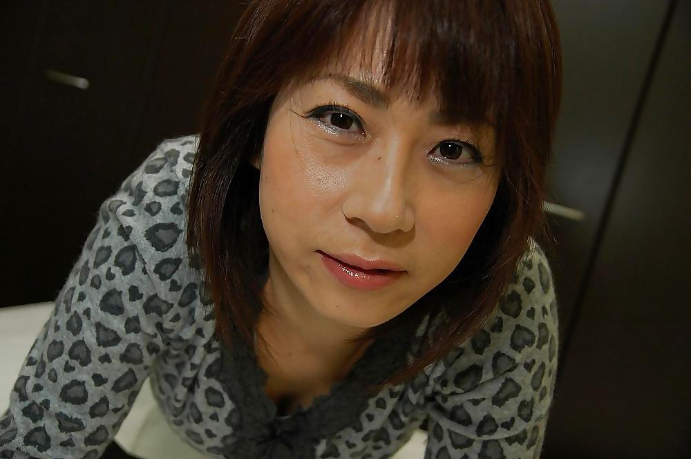 16P Mari Teramura getting naked and exposing her juicy slit