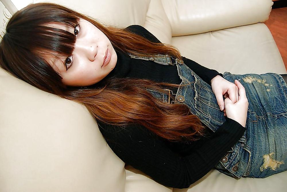 15P Manami Igawa undressing and demonstrating her juicy slit