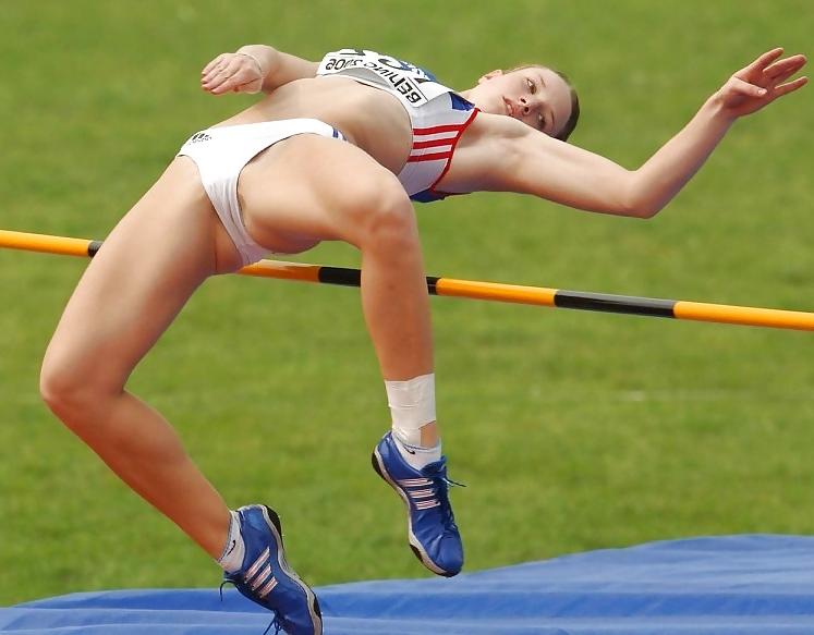 6P Female athlete crotches