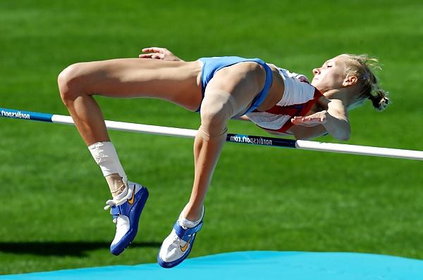 6P Female athlete crotches