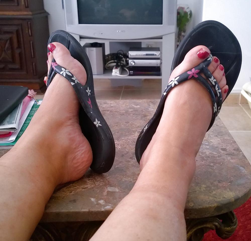 25P Wife Feet and Legs