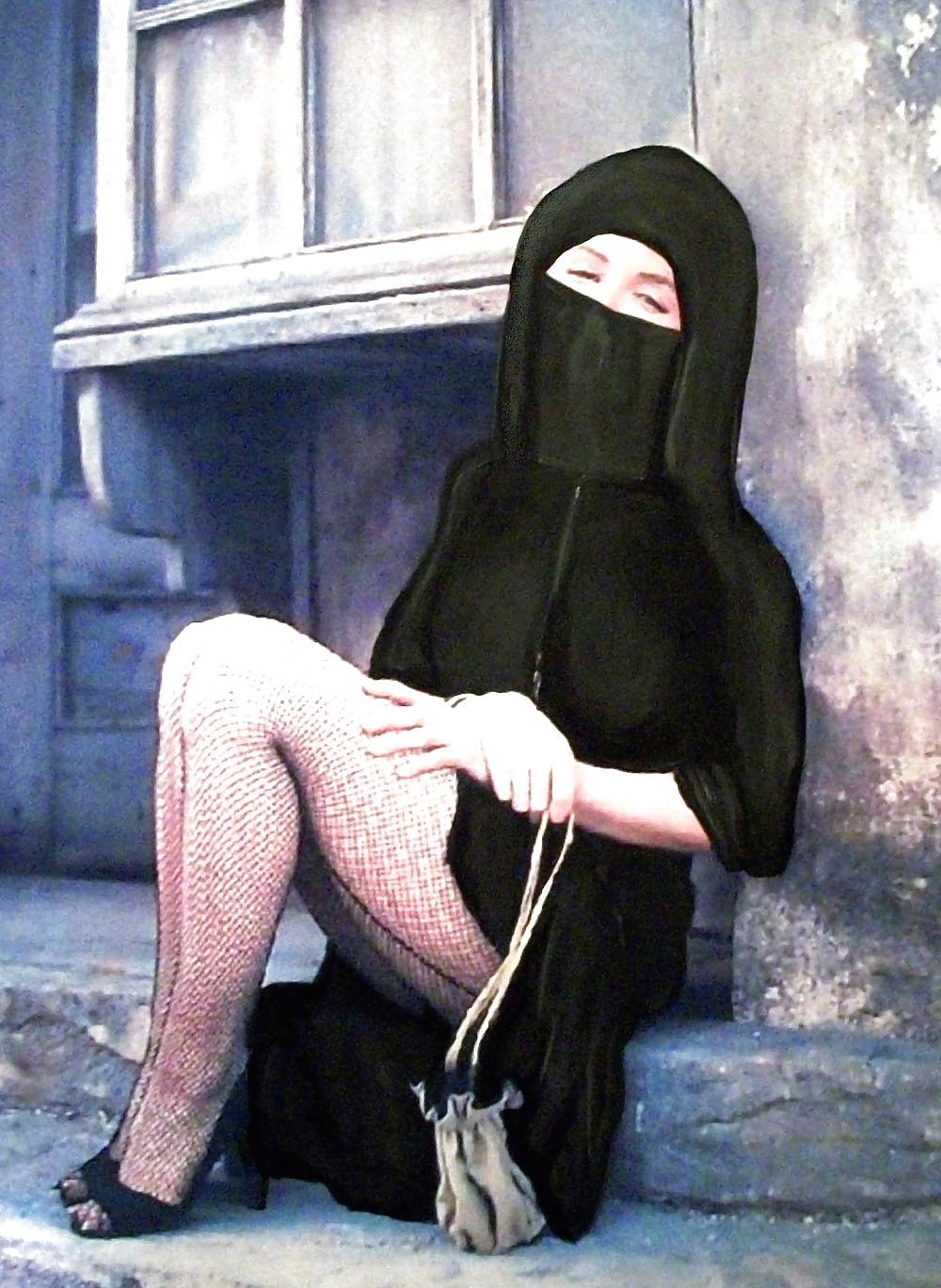 16P Makan (Max) Emadi: Erotic Art Paintings 02