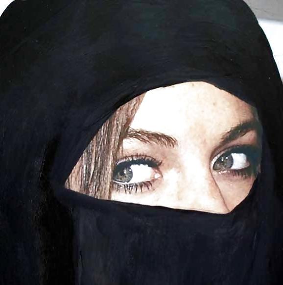 16P Makan (Max) Emadi: Erotic Art Paintings 02