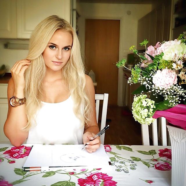 25P Anna Nystrom - Instagram Goddess
