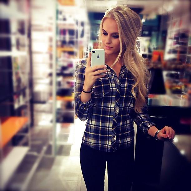 25P Anna Nystrom - Instagram Goddess