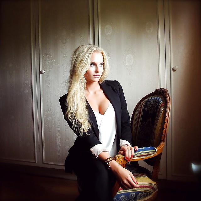25P Anna Nystrom - Instagram Goddess