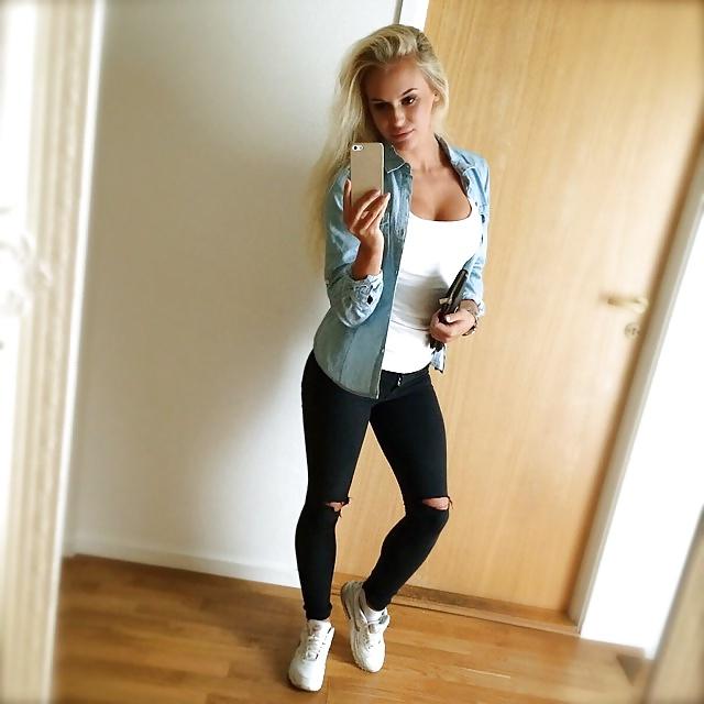 25P Anna Nystrom - Instagram Goddess