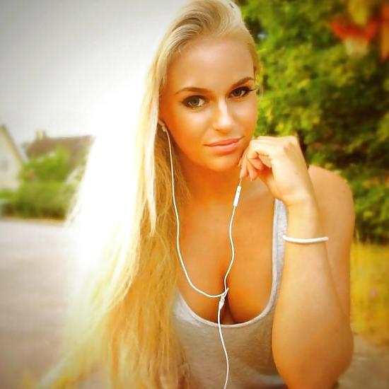 25P Anna Nystrom - Instagram Goddess