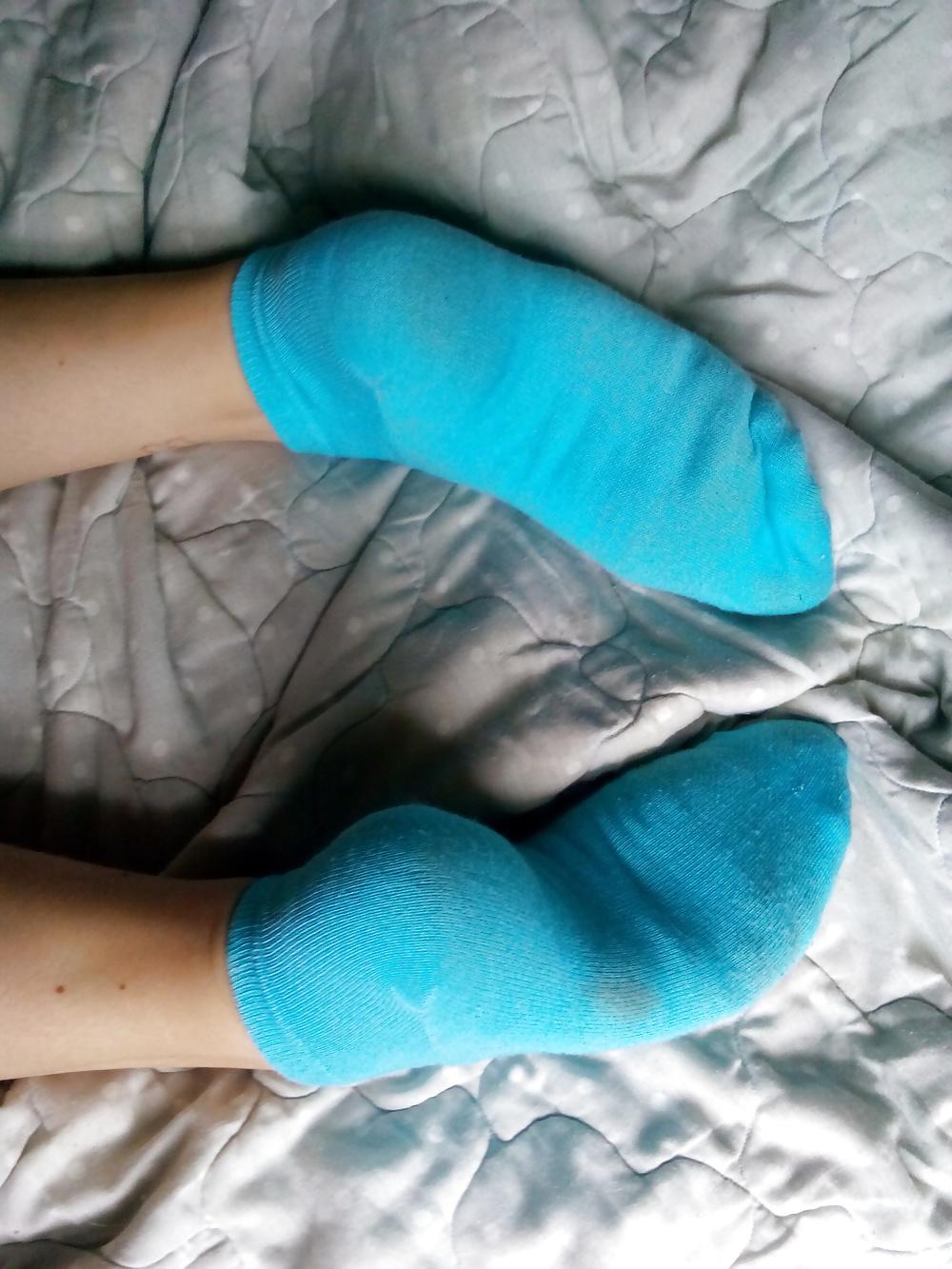 25P Socks and Feet