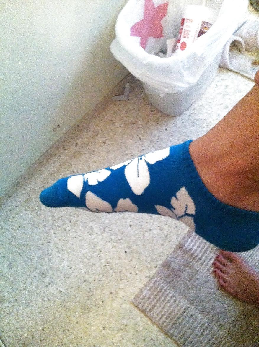 25P Socks and Feet