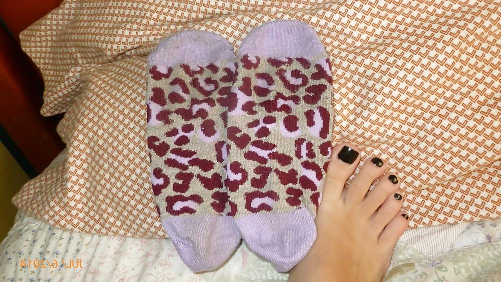 25P Socks and Feet