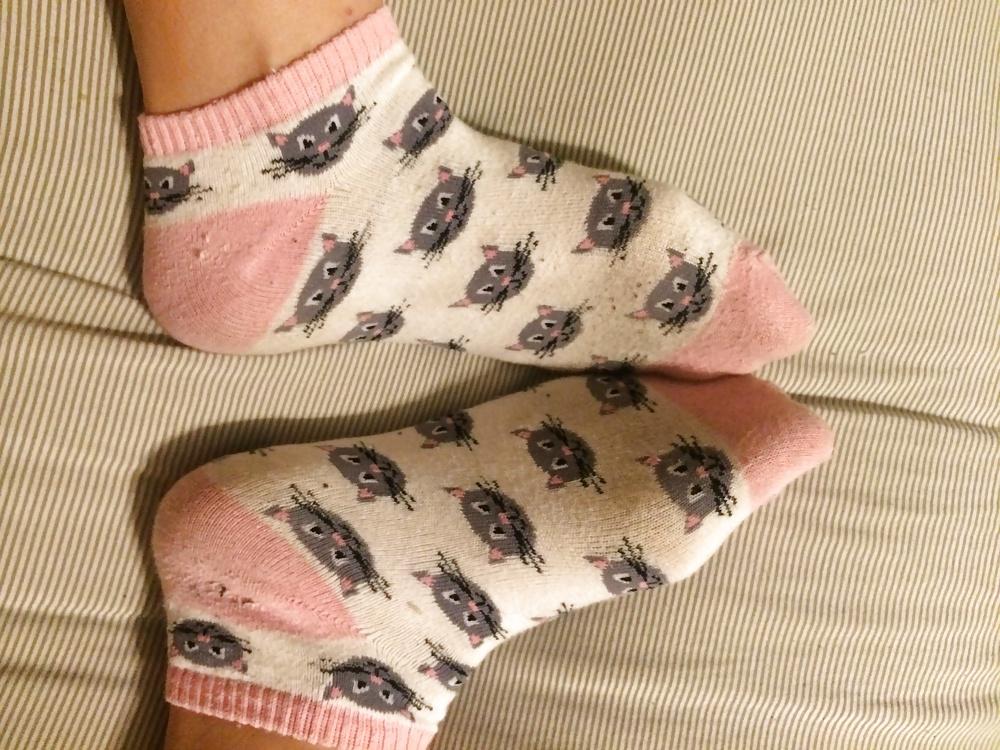 25P Socks and Feet