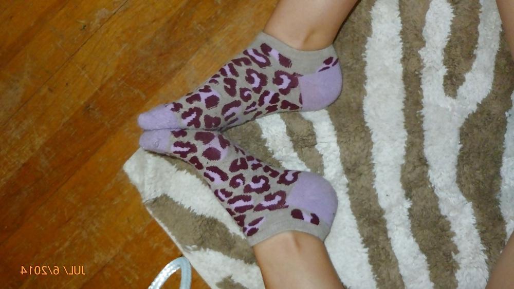 25P Socks and Feet