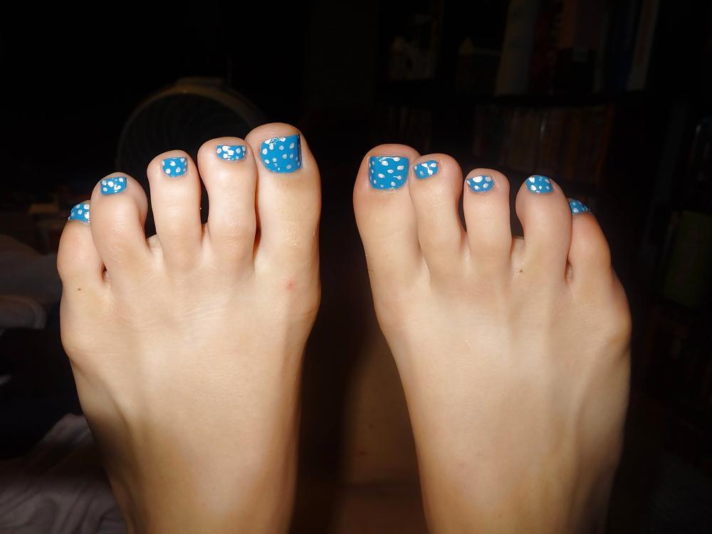 25P Socks and Feet