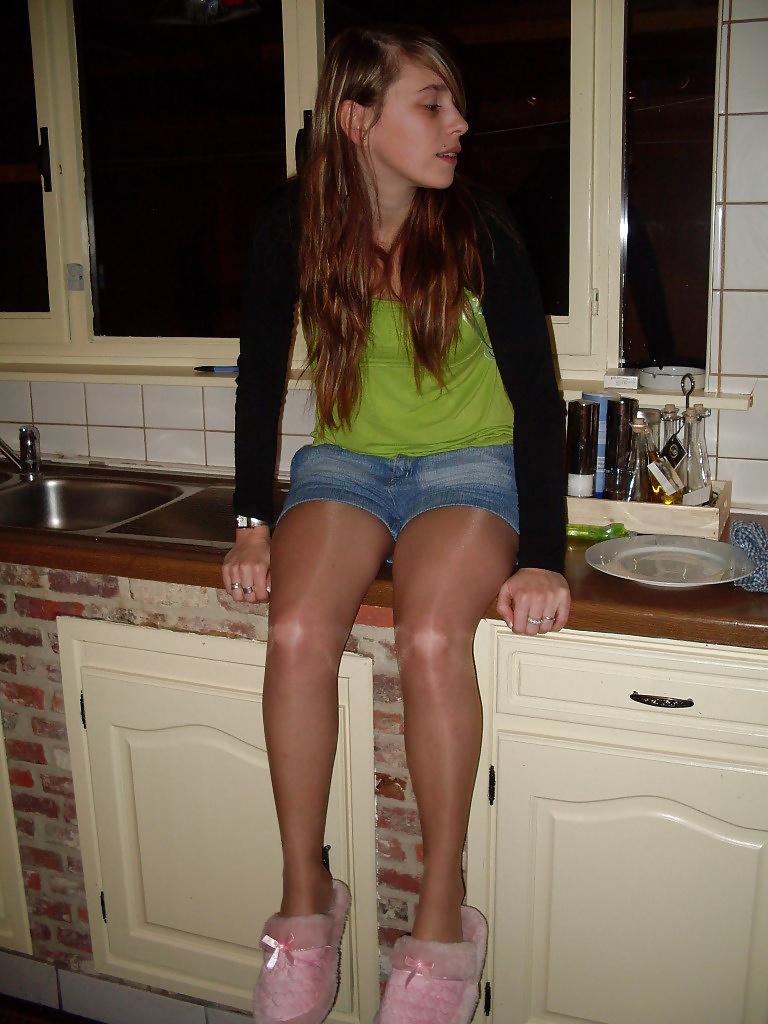 18P Pantyhose Foot Goddess 9