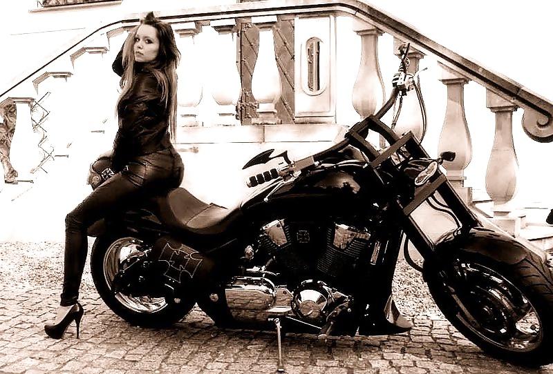 6P Full Leather Bitch on Chopper