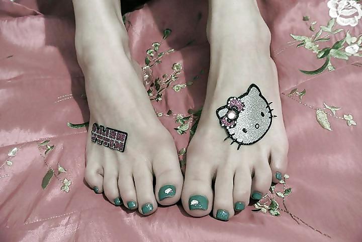 25P For Feet & Socks Lovers